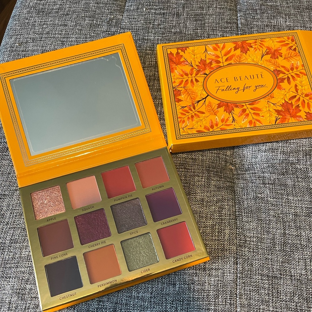 Ace Beaute Falling for you Eyeshadow Palette